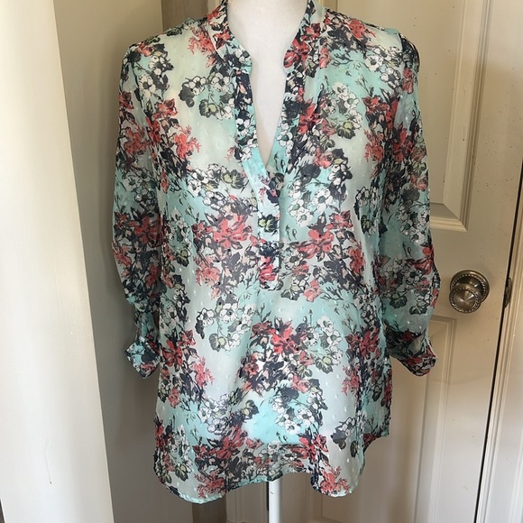 Cut from the cloth, ladies, sheer blouse, small oversize small. Floral V-neck. - Picture 7 of 12